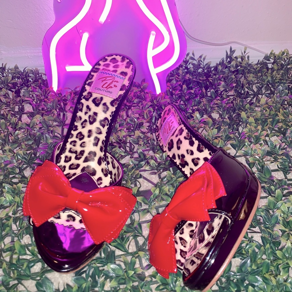 Pin up couture heels